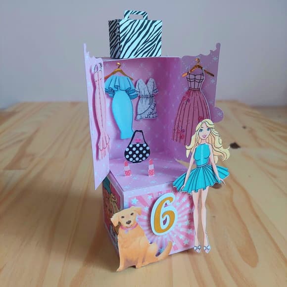 Caixa Lembrancinha Barbie Troca de Roupas