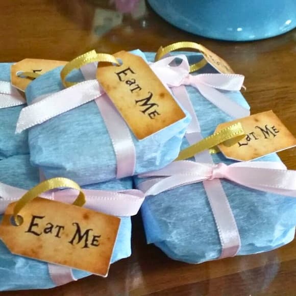 Tag Eat Me Alice no País das Maravilhas